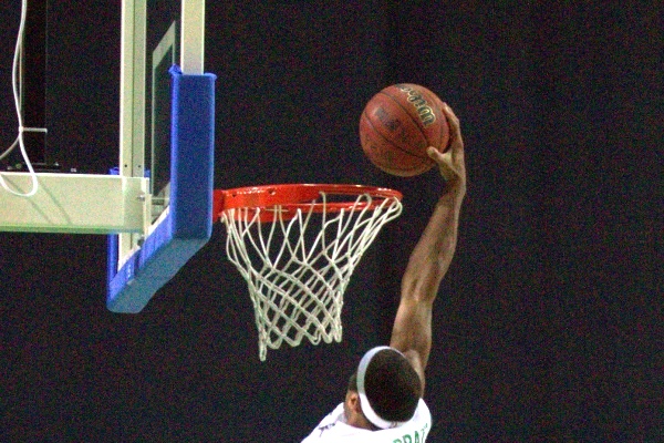 Uni-Riesen starten auswärts in das Playoff-Viertelfinale